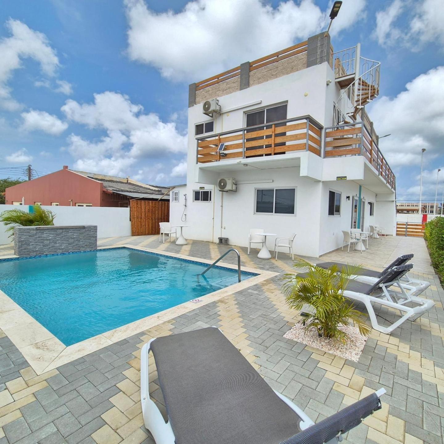 Ocean Breeze Apartments In Aruba Ораниестад Екстериор снимка