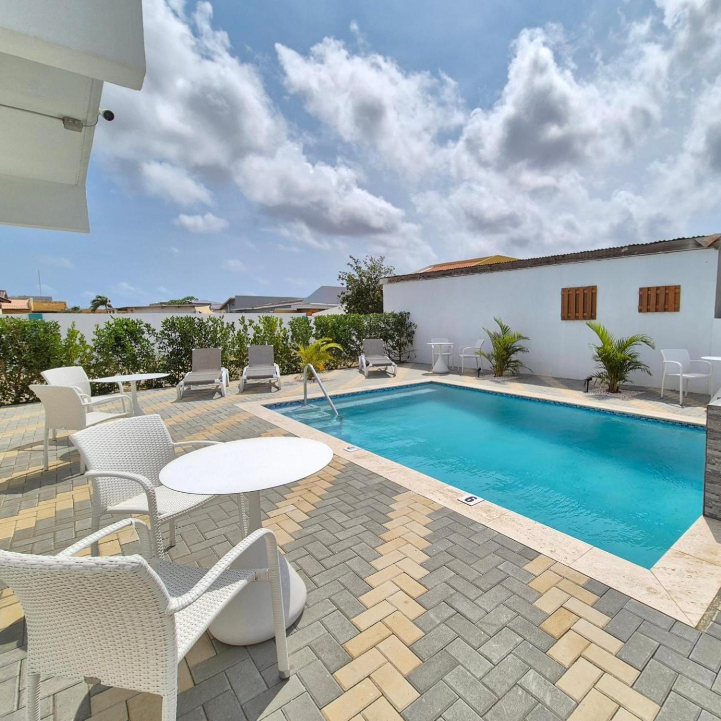 Ocean Breeze Apartments In Aruba Ораниестад Екстериор снимка