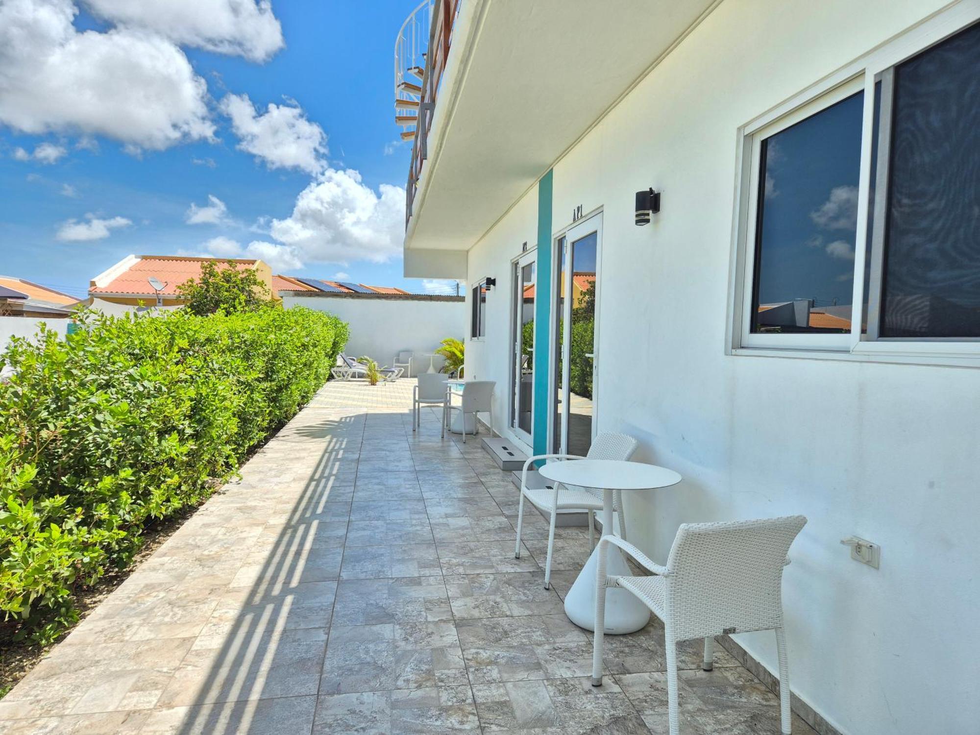 Ocean Breeze Apartments In Aruba Ораниестад Екстериор снимка